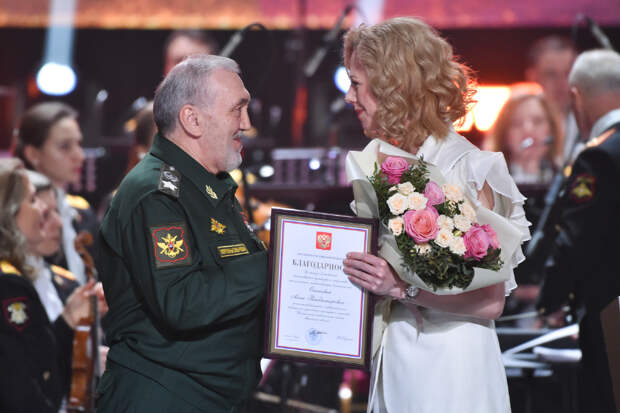Первый заместитель Министра обороны РФ вручил награды лауреатам премии в области культуры и искусства