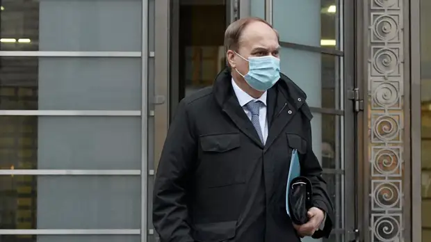 Лавров сообщил, что Антонов продолжает консультации в Москве