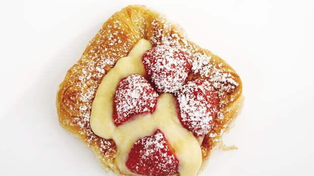 Быстро, легко, сытно: 5 рецептов из слоеного теста, которые выручат всегда