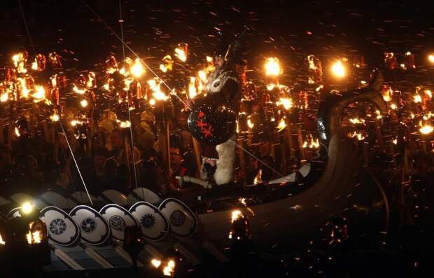 UpHellyAa11 Шетландский праздник Апхеллио