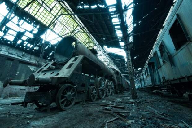 Кладбище старых поездов в столице Венгрии Будапеште 