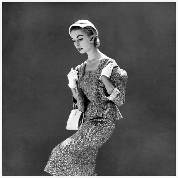 Suit by Jacqmar and cloche by Otto Lucas, photo by Norman Parkinson for British Vogue, April 1954 Photo Norman Parkinson.jpg