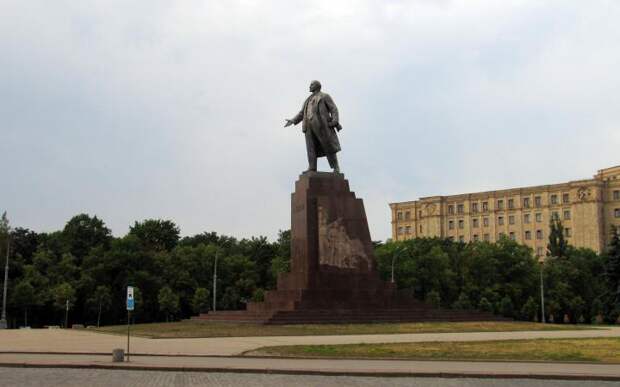 В Харьковской области снесли второй памятник Ленину В Харькове закрыто уголовное едло по факту сноса памятника Ленину