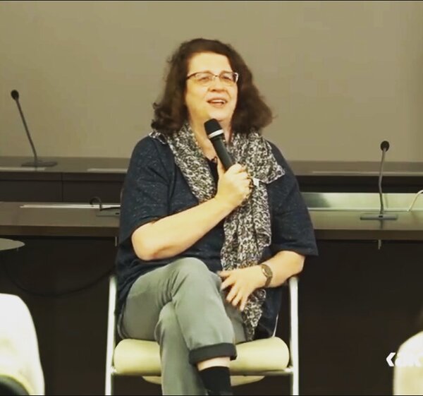 «Привязанность должна быть сферой покоя»: Людмила Петрановская о близких отношениях