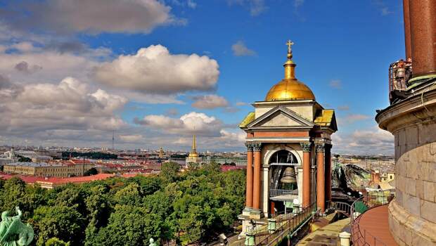 Объем инвестиций в недвижимость Петербурга может сократиться на 32% в I полугодии