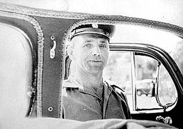 Старший лейтенант Тюрин только что стал владельцем машины своей мечты Старший лейтенант Тюрин только что стал владельцем машины своей мечты