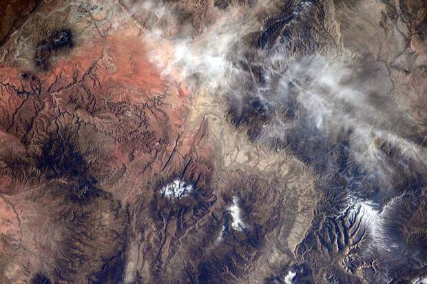 NASA ко Дню Земли показало лучшие снимки нашей планеты