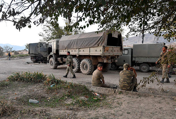 Азербайджанские военные при въезде в город Джебраил