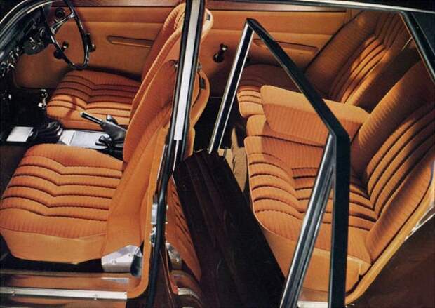 Rover P6 позиционировался как 4-местный седан: сзади устраивались двое взрослых.