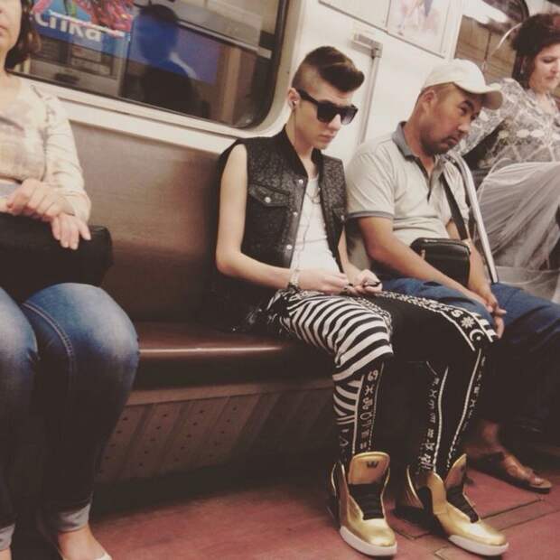 Модники в метро