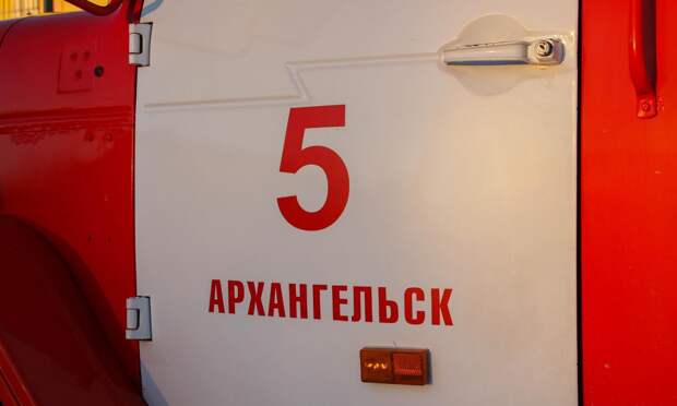 В Архангельске пожарные спасли жизнь мужчине, который крепко спал и не заметил, что квартира горит