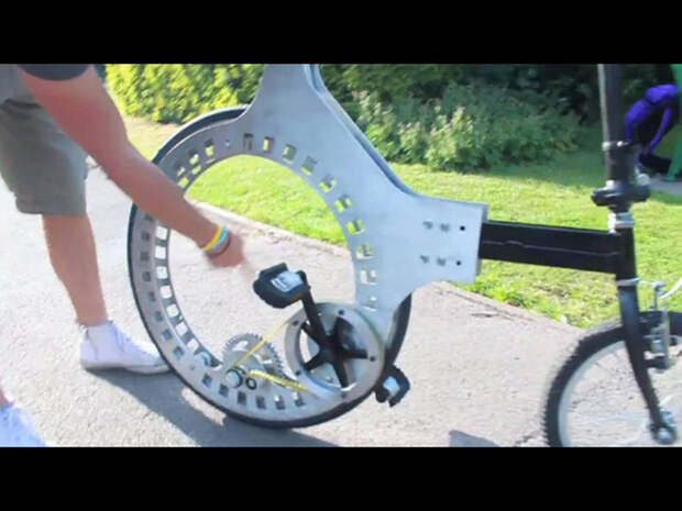 Lunartic: бесступичный велосипед с ременным приводом авто, прикол