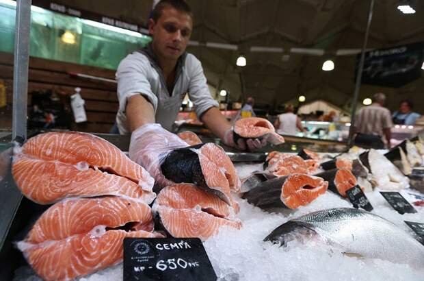 Норвежская семга (в 2013 году доля рыбы и морепродуктов, ввезенных из подвергнутых санкциям стран, в годовом потреблении в РФ составила 13,3%)