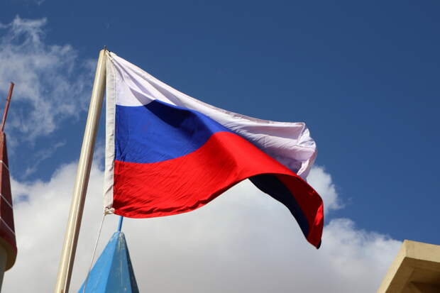 Самарская полиция опровергла факт кражи неизвестными флагов России с площади