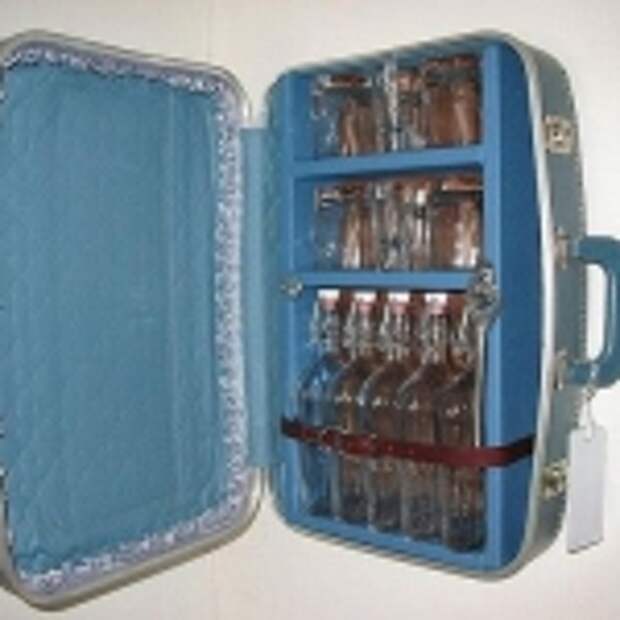 recycled-suitcase-ideas-cabinet6.jpg