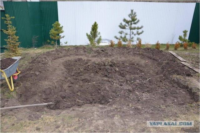 Прудик на участке перед домом