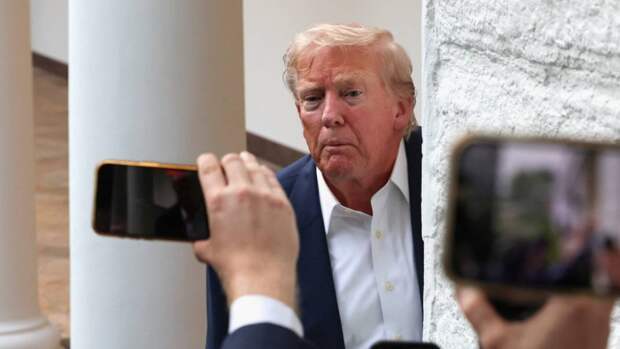 Битва Трампа с нелегалами разрушит и его рейтинг, и экономику США – эксперт