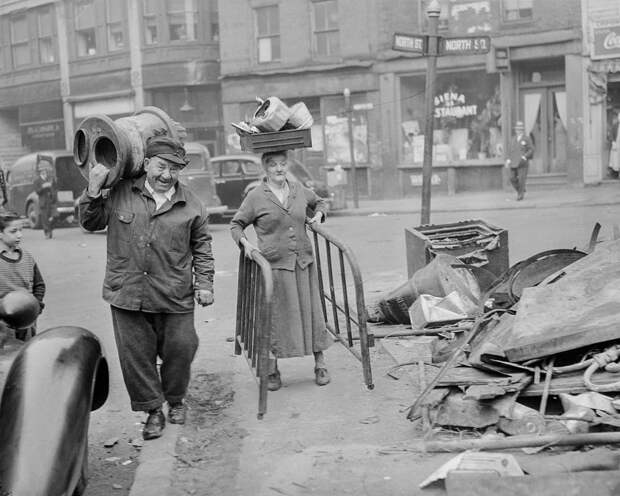 1942 год: Как американцы собирали металлолом для военной промышленности