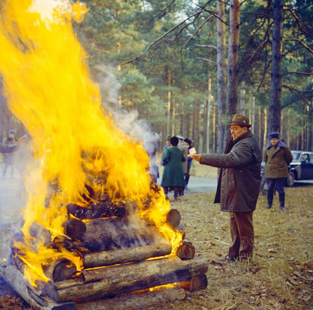 У костра. Автор Мусаэльян Владимир, 1976.jpg У костра. Автор Мусаэльян Владимир, 1976.jpg
