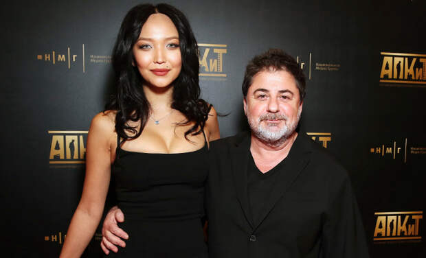 Светский дебют: Александр Цекало с супругой Дариной Эрвин на премии АПКиТ