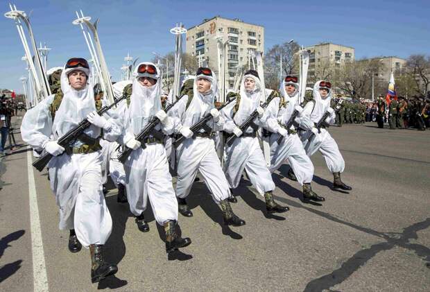 Парадный строй подразделения арктических стрелков в Благовещенске