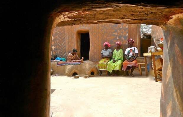Удивительная планета: африканская деревня, где каждый дом - произведение искусства