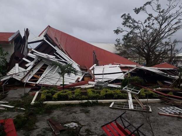 Видео: Мощнейший тропический циклон «Гита» обрушился на государство Тонга