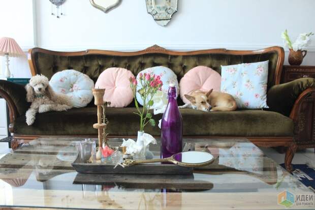 Интерьер красивой гостиной фото, диван с круглыми подушками