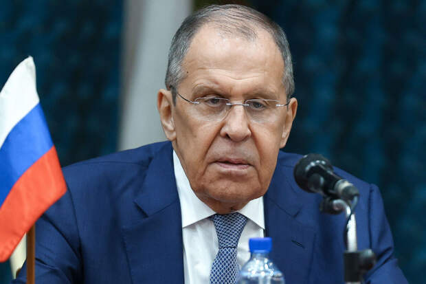 Лавров заявил, что Россия выступает против разыгрывания "ядерной карты" Западом