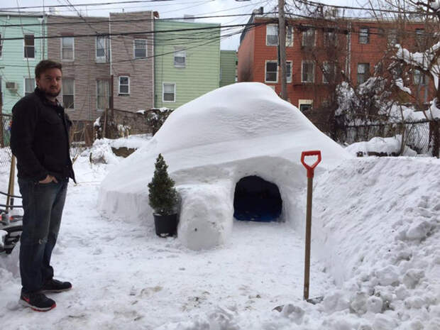 После снежной бури в Бруклине мужчина построил иглу и выставил зимнее жилище в аренду аренда, иглу, снег