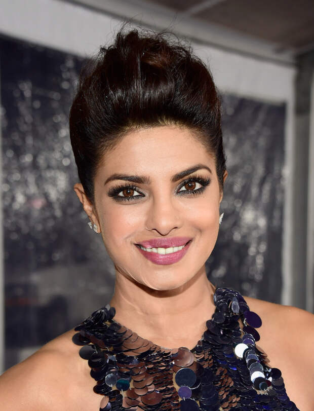 Smokey eyes on point.