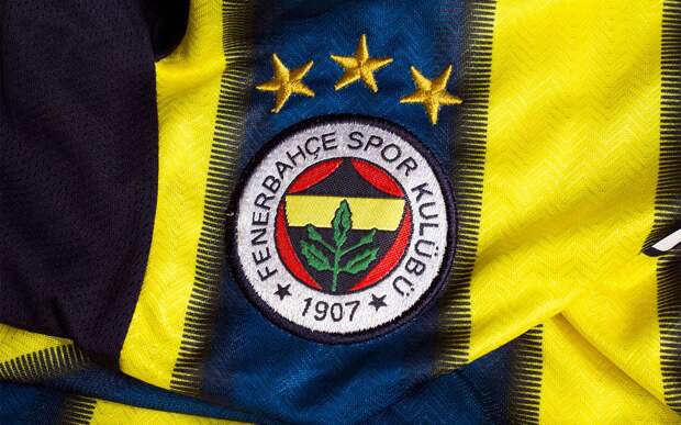 «Фенербахче» обязал футболистов передавать 1% зарплаты на благотворительность