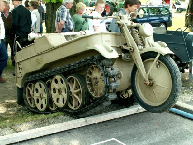 Немецкий гусеничный мототягач гусеничный мотоцикл, мото, мототягач