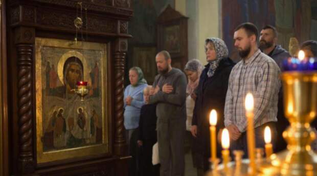 Священник РПЦ разъяснил, может ли бес залететь в рот во время зевания