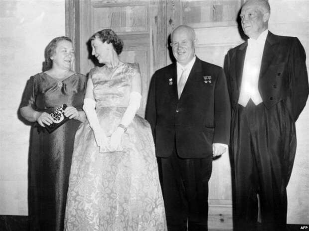 Нина Хрущева с мужем и президентом США Дуайтом Эйзенхауэром и его супругой Мейми Эйзенхауэр. / Фото: www.diletant.media