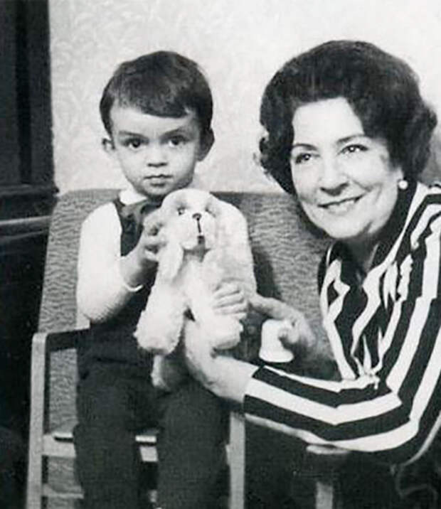 Филипп Киркоров в детстве (с бабушкой)