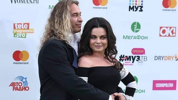 «Не твой праздник»: Тарзан обиделся на слова Королевой в День защитника Отечества