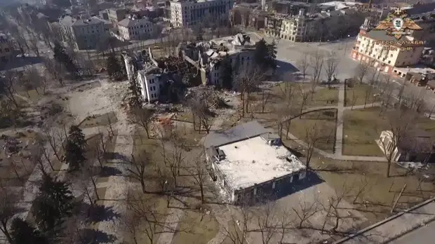 Выживший при взрыве театра в Мариуполе рассказал правду об этом дне