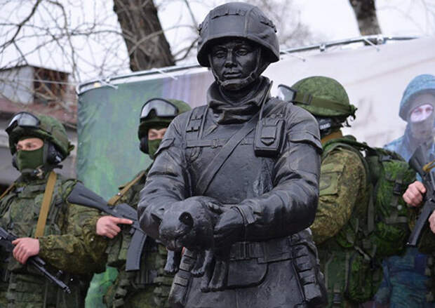 В городе Белогорске Амурской области открыт первый в России памятник «вежливым людям»