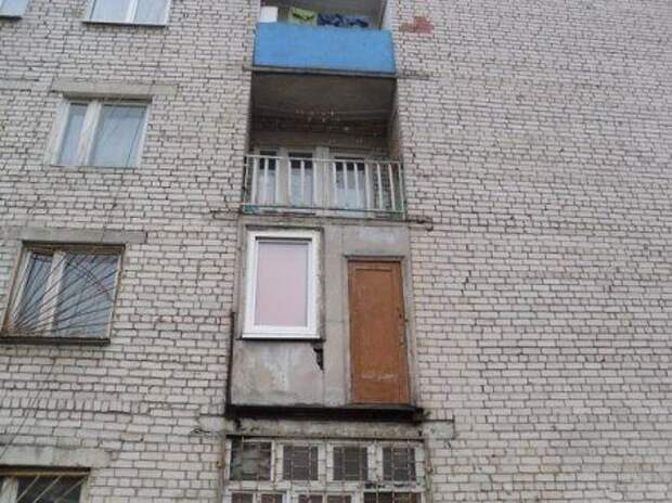 Запасный выход    архитектура, балконы, пристройка