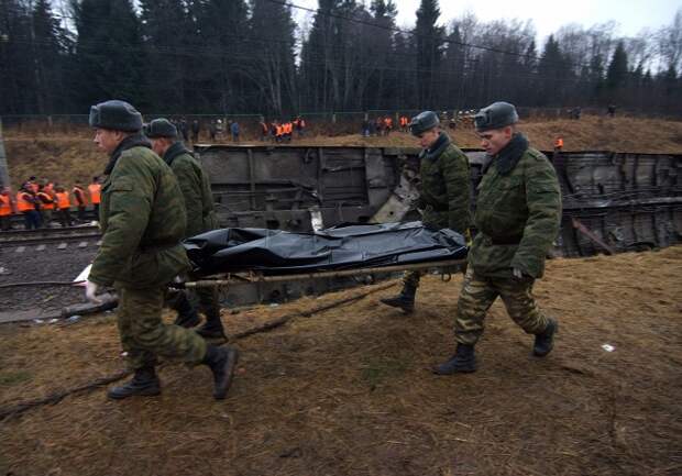 28 пассажиров погибли, в их числе глава Росрезерва Борис Евстратиков и председатель правления госкомпании "Автодор" Сергей Тарасов. Ранения получили 132 человека