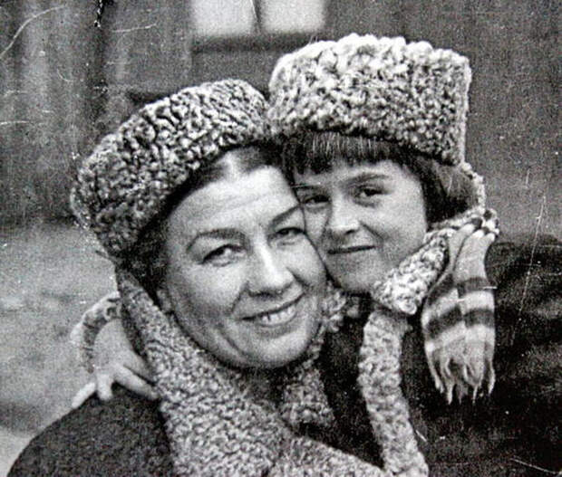 1009 Лидия Русланова с дочерью Ритой.jpg