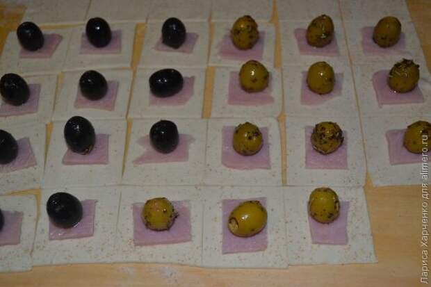 Оливки и маслины в тесте
