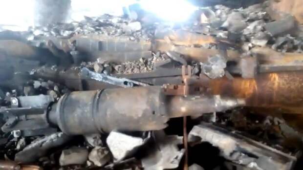 В Донецке до сих пор находится сожженная украинская техника В Донецке до сих пор находится сожженная украинская техника