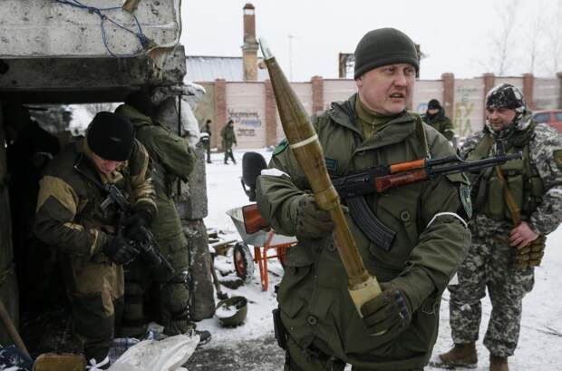 Ополченцы в Углегорске 10.02.2015 REUTERS Maxim Shemetov