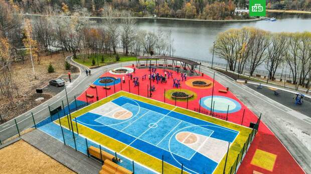 На набережной канала имени Москвы обустроили прогулочную зону и спортивный кластер