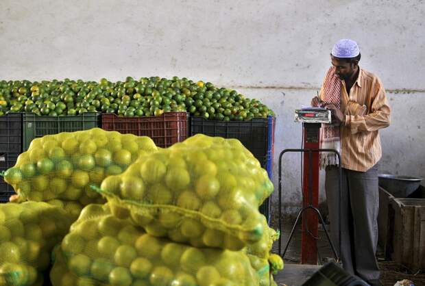 everyday-life-of-india-photography-artnaz-com-17