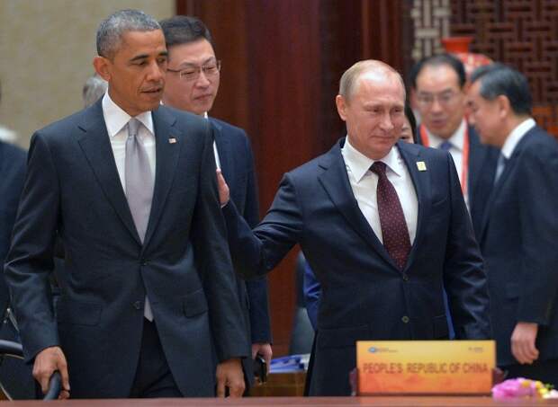 Барак Обама и Владимир Путин во время рабочего заседания лидеров экономик форума АТЭС