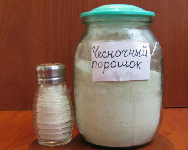 Чеснок в банке.