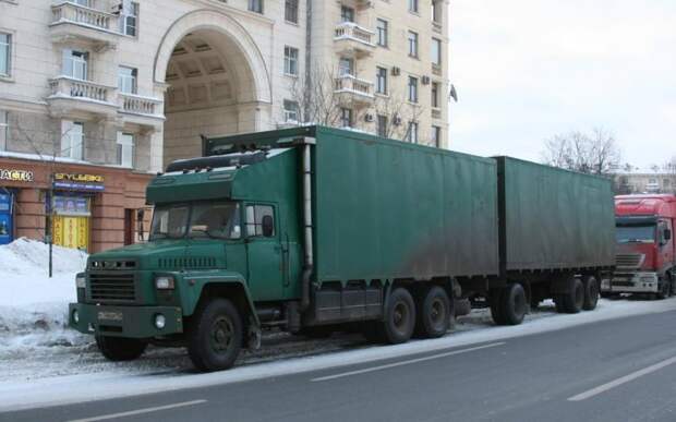 Переделанные одиночки тоже не сдавали позиций, как этот автопоезд на основе КрАЗа-250. 90-е, грузовик, дальнобойщики, тюнинг